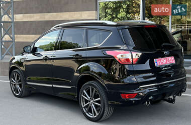 Внедорожник / Кроссовер Ford Kuga 2017 в 