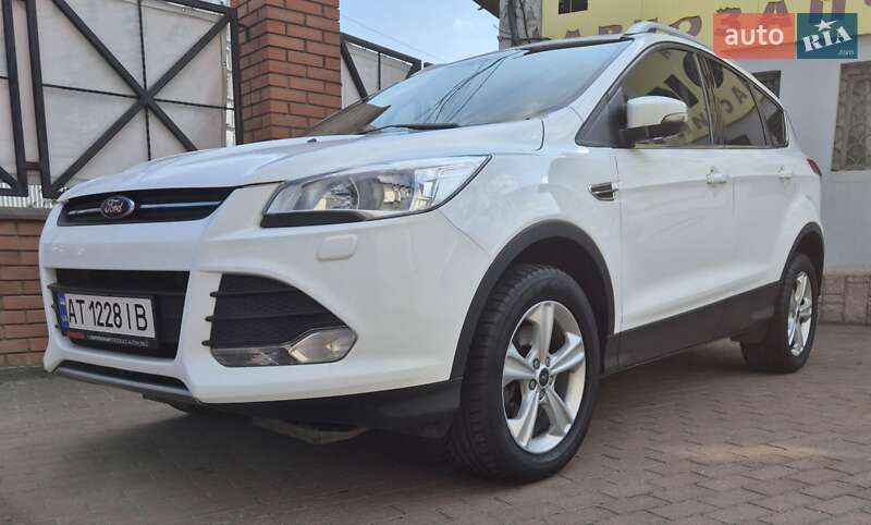 Внедорожник / Кроссовер Ford Kuga 2015 в Ивано-Франковске