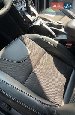 Позашляховик / Кросовер Ford Kuga 2013 в 