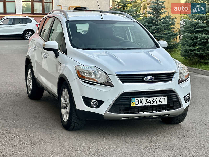 Внедорожник / Кроссовер Ford Kuga 2010 в Ровно