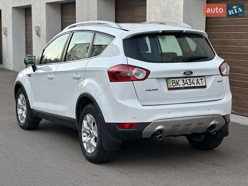 Внедорожник / Кроссовер Ford Kuga 2010 в Ровно
