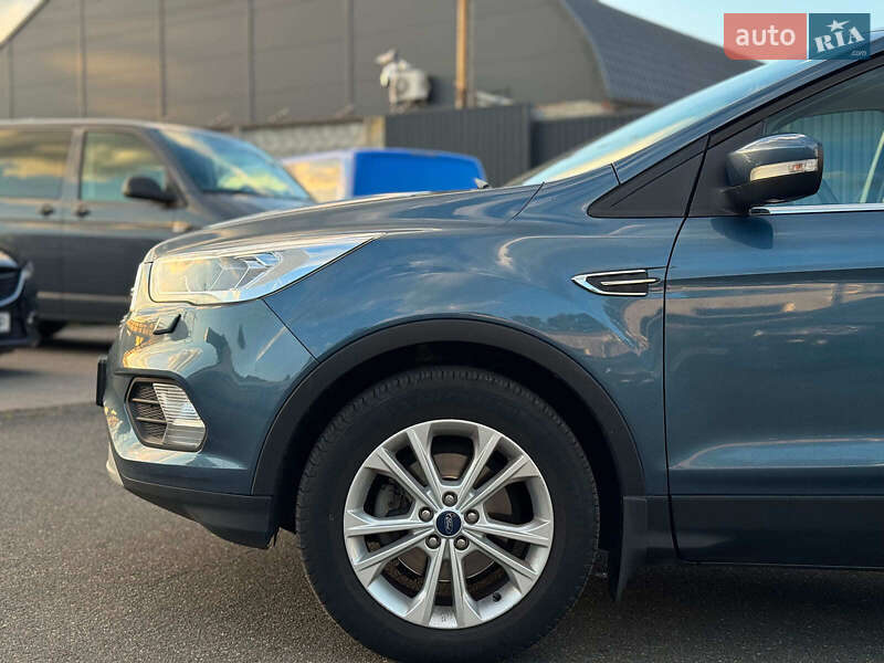 Внедорожник / Кроссовер Ford Kuga 2019 в Киеве