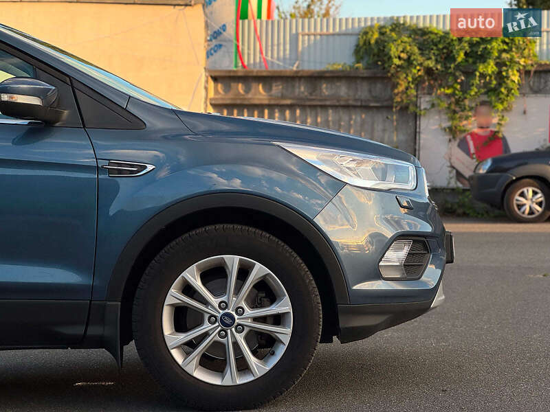 Внедорожник / Кроссовер Ford Kuga 2019 в Киеве