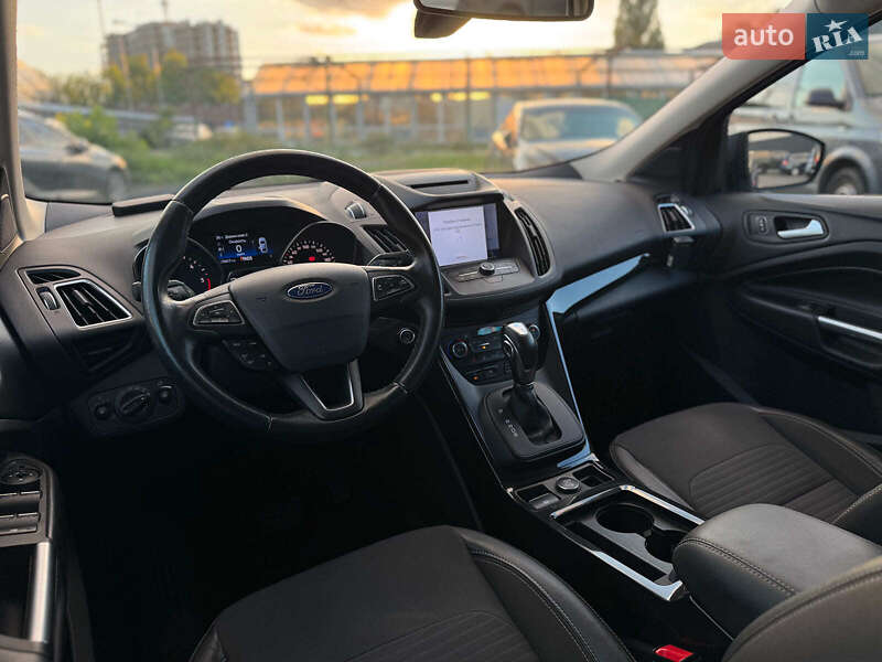 Внедорожник / Кроссовер Ford Kuga 2019 в Киеве