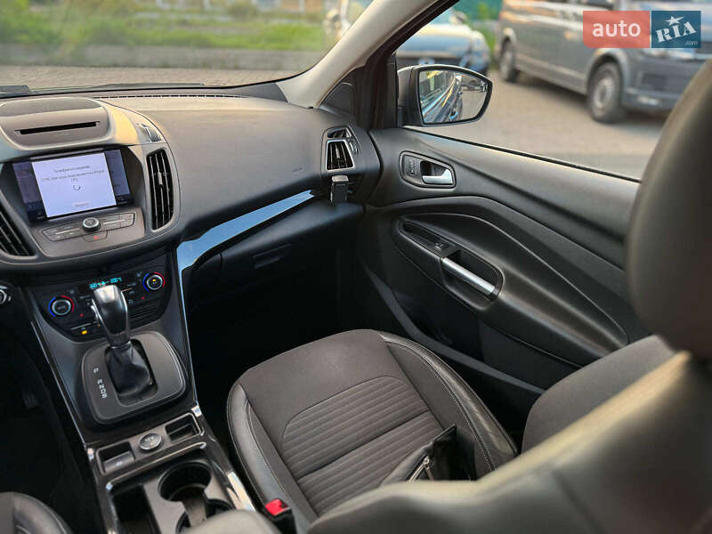 Внедорожник / Кроссовер Ford Kuga 2019 в Киеве