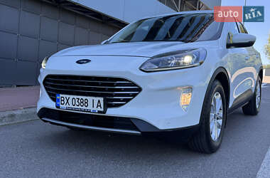 Внедорожник / Кроссовер Ford Kuga 2023 в 