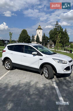 Внедорожник / Кроссовер Ford Kuga 2016 в Львове