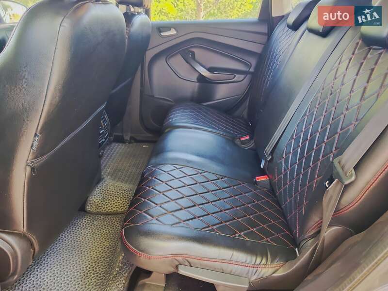 Внедорожник / Кроссовер Ford Kuga 2015 в Вознесенске