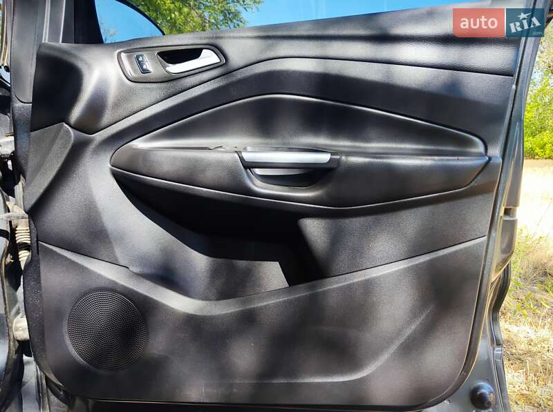 Внедорожник / Кроссовер Ford Kuga 2015 в Вознесенске
