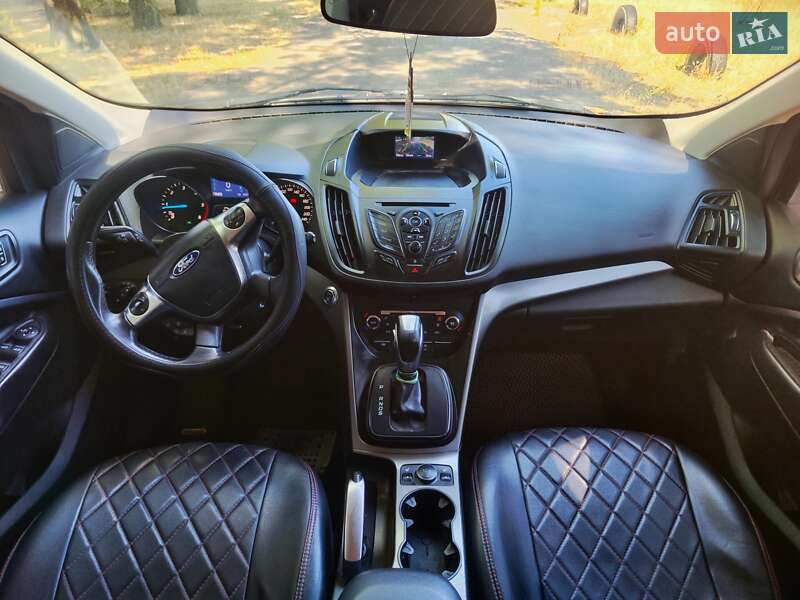 Внедорожник / Кроссовер Ford Kuga 2015 в Вознесенске