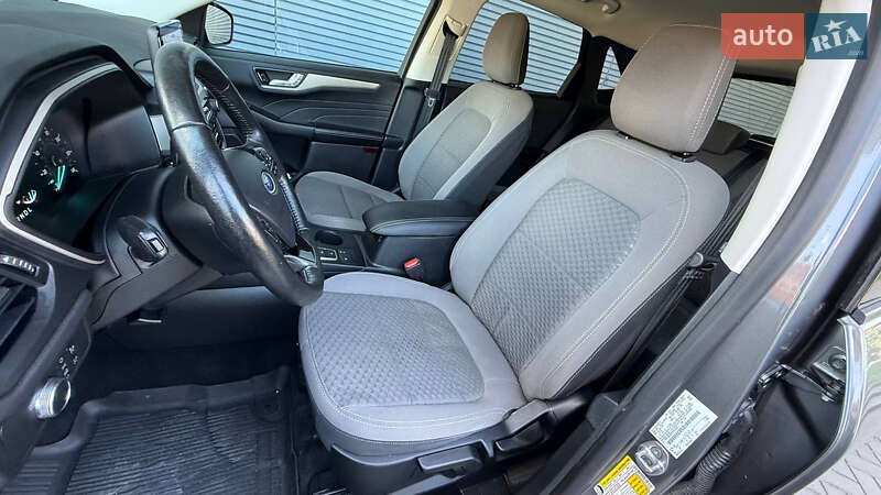 Внедорожник / Кроссовер Ford Kuga 2021 в Киеве