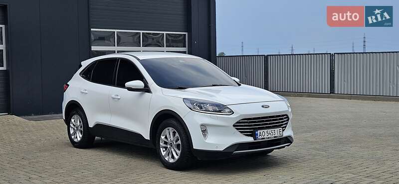 Внедорожник / Кроссовер Ford Kuga 2020 в Мукачево