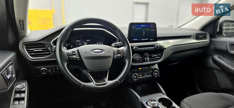 Внедорожник / Кроссовер Ford Kuga 2020 в Мукачево