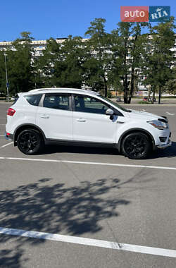 Внедорожник / Кроссовер Ford Kuga 2011 в 
