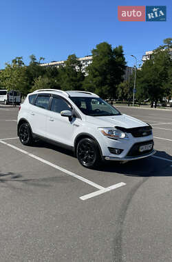 Внедорожник / Кроссовер Ford Kuga 2011 в 