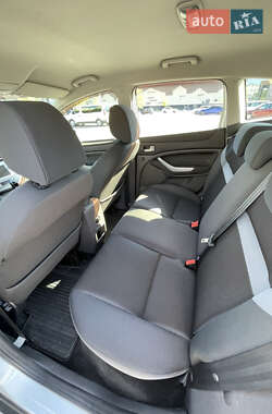Внедорожник / Кроссовер Ford Kuga 2011 в 