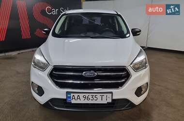 Внедорожник / Кроссовер Ford Kuga 2017 в 