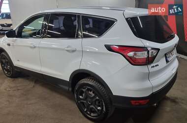 Внедорожник / Кроссовер Ford Kuga 2017 в 