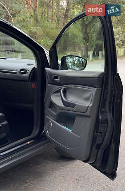 Внедорожник / Кроссовер Ford Kuga 2011 в 
