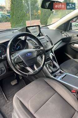 Внедорожник / Кроссовер Ford Kuga 2017 в 