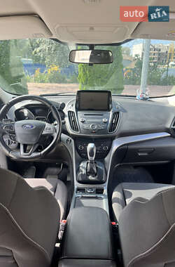 Внедорожник / Кроссовер Ford Kuga 2017 в 