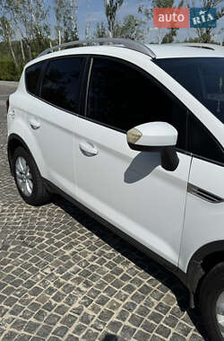 Внедорожник / Кроссовер Ford Kuga 2011 в 