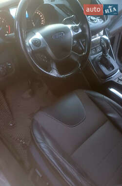 Внедорожник / Кроссовер Ford Kuga 2015 в 
