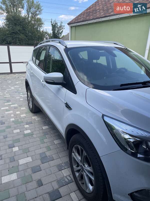 Внедорожник / Кроссовер Ford Kuga 2019 в 
