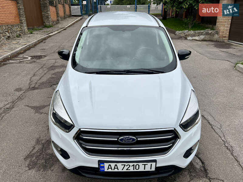 Позашляховик / Кросовер Ford Kuga 2017 в Києві
