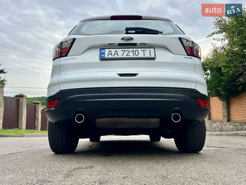 Позашляховик / Кросовер Ford Kuga 2017 в Києві