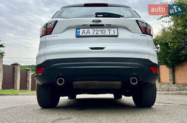 Внедорожник / Кроссовер Ford Kuga 2017 в 