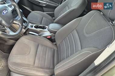 Внедорожник / Кроссовер Ford Kuga 2013 в 