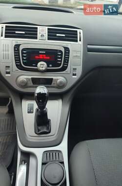 Внедорожник / Кроссовер Ford Kuga 2012 в 