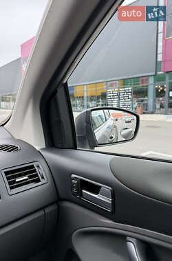 Внедорожник / Кроссовер Ford Kuga 2012 в 
