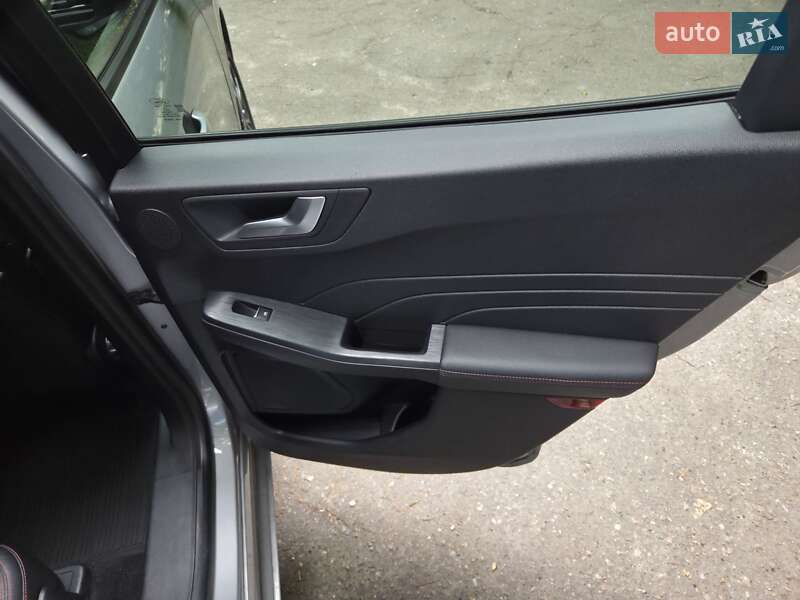 Внедорожник / Кроссовер Ford Kuga 2021 в Киеве