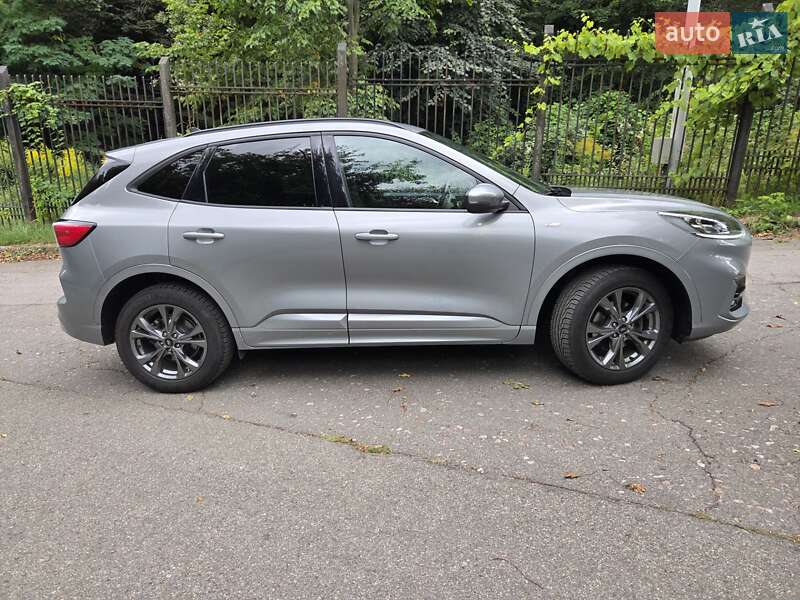 Внедорожник / Кроссовер Ford Kuga 2021 в Киеве