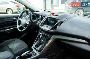 Внедорожник / Кроссовер Ford Kuga 2015 в 