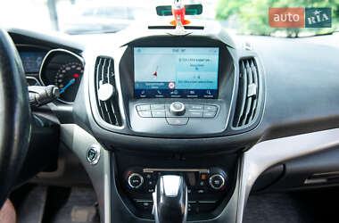 Внедорожник / Кроссовер Ford Kuga 2015 в 