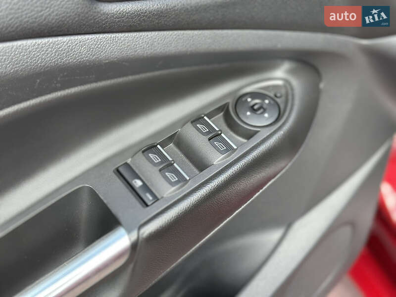 Внедорожник / Кроссовер Ford Kuga 2015 в Ровно