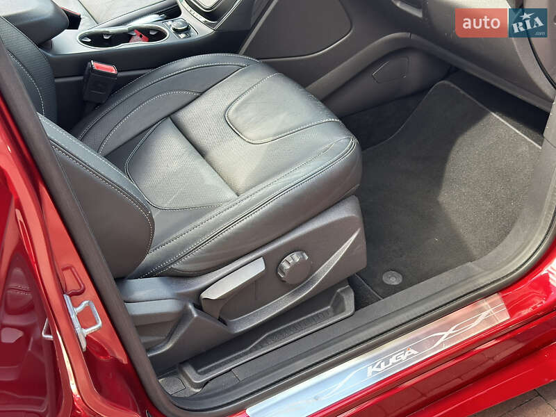 Внедорожник / Кроссовер Ford Kuga 2015 в Ровно