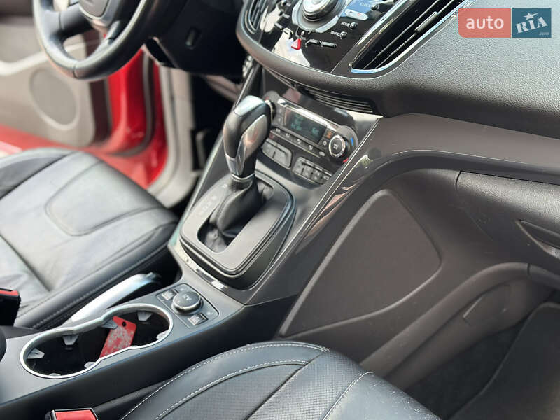 Внедорожник / Кроссовер Ford Kuga 2015 в Ровно