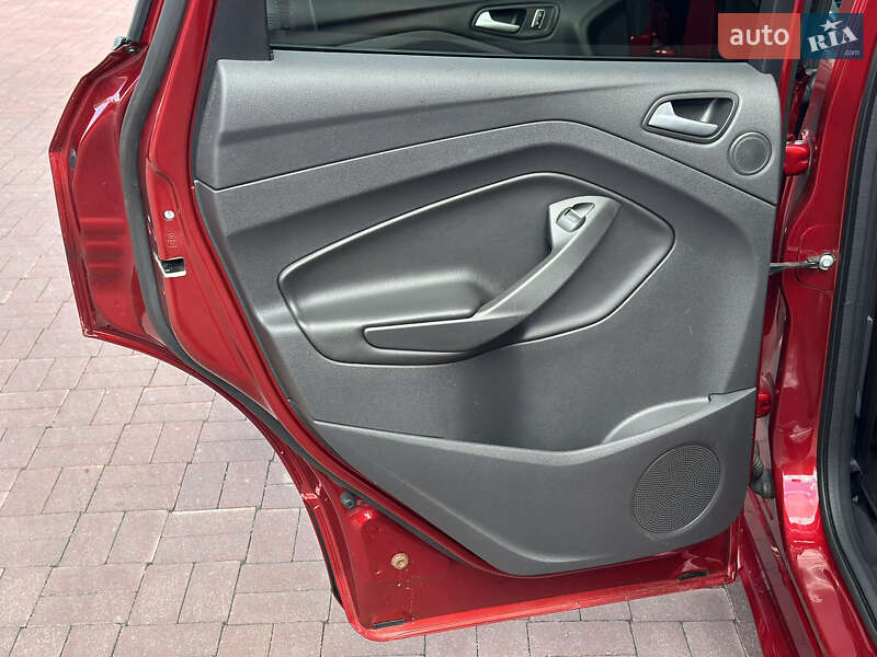 Внедорожник / Кроссовер Ford Kuga 2015 в Ровно