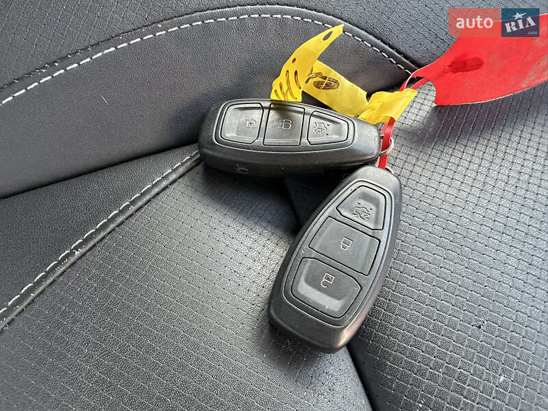 Внедорожник / Кроссовер Ford Kuga 2015 в Ровно