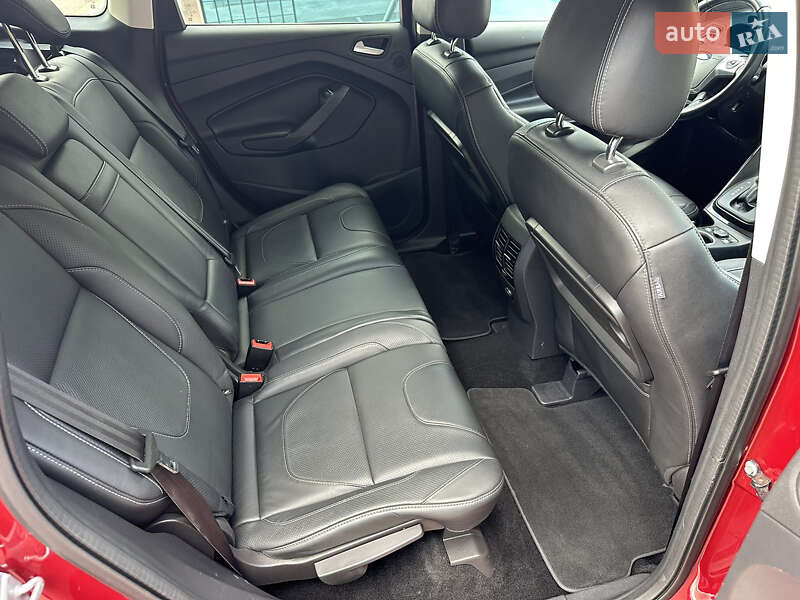 Внедорожник / Кроссовер Ford Kuga 2015 в Ровно