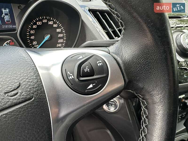 Внедорожник / Кроссовер Ford Kuga 2015 в Ровно