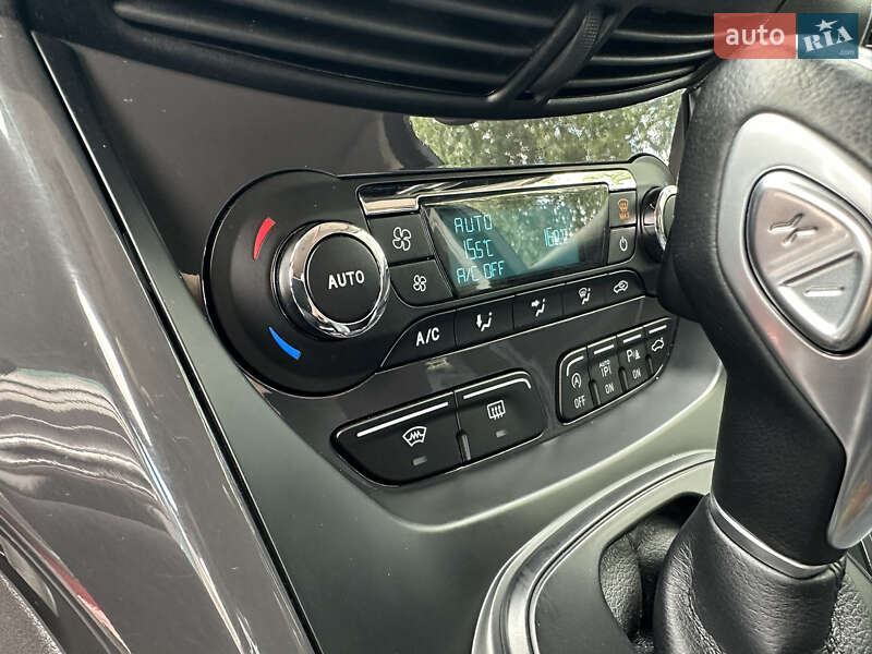 Внедорожник / Кроссовер Ford Kuga 2015 в Ровно