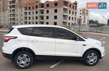 Внедорожник / Кроссовер Ford Kuga 2017 в 