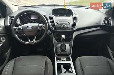 Внедорожник / Кроссовер Ford Kuga 2017 в 