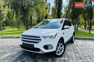 Внедорожник / Кроссовер Ford Kuga 2019 в 