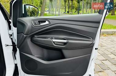 Внедорожник / Кроссовер Ford Kuga 2019 в 